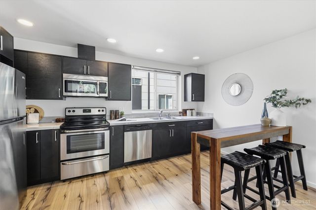 2421 Wickstrom Place SW, Seattle, WA 98116