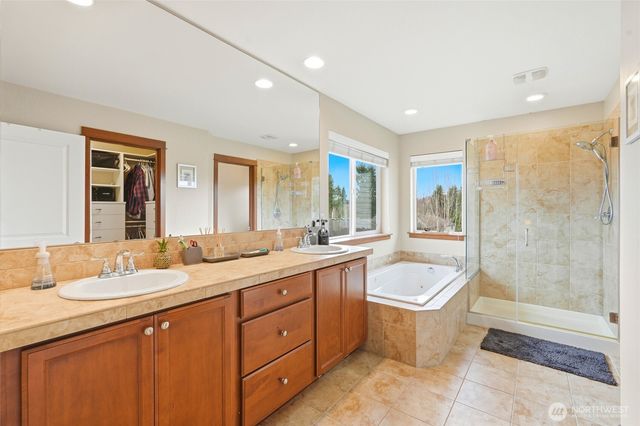 7703 NE 201st Place, Kenmore, WA 98028