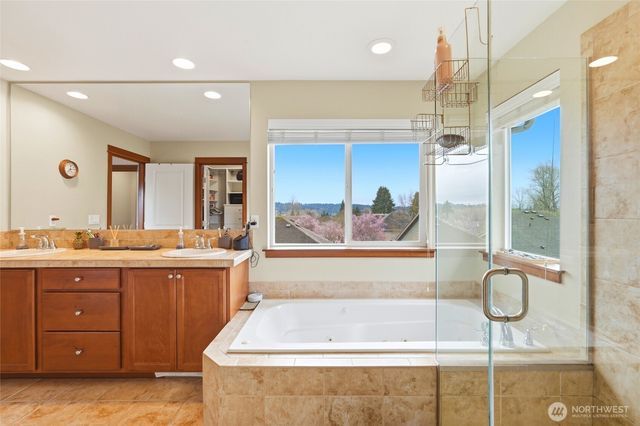 7703 NE 201st Place, Kenmore, WA 98028