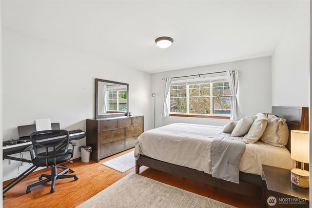 7703 NE 201st Place, Kenmore, WA 98028