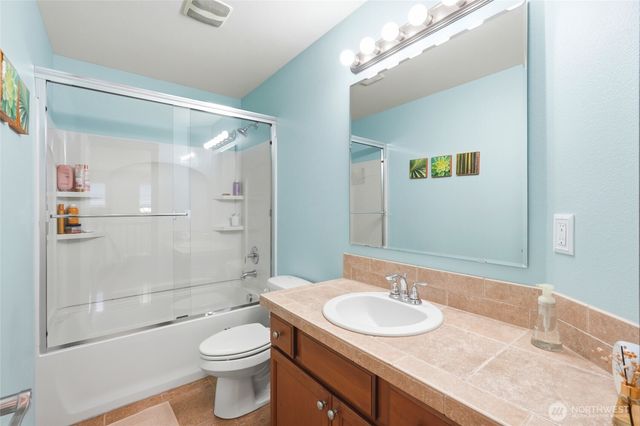 7703 NE 201st Place, Kenmore, WA 98028