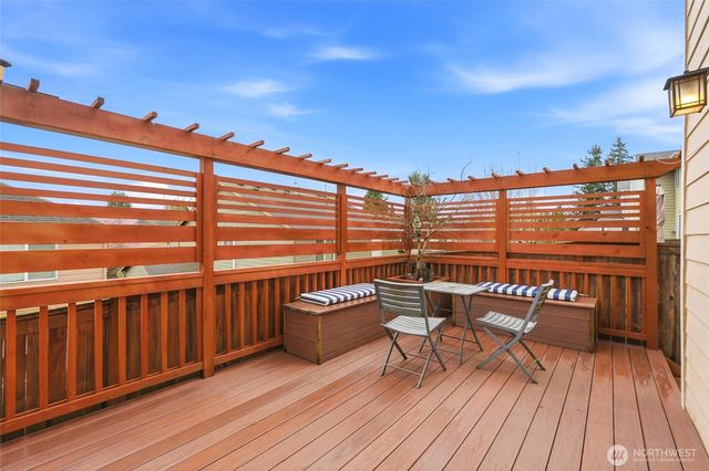 7703 NE 201st Place, Kenmore, WA 98028