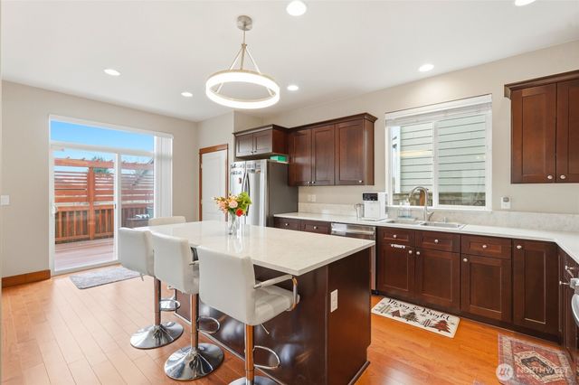 7703 NE 201st Place, Kenmore, WA 98028