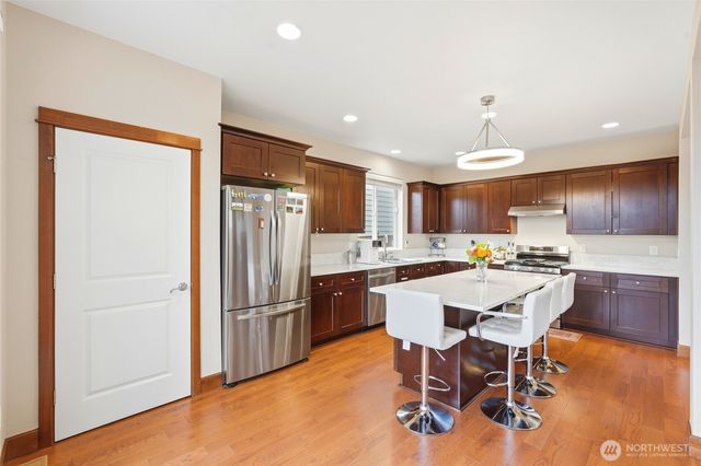 7703 NE 201st Place, Kenmore, WA 98028