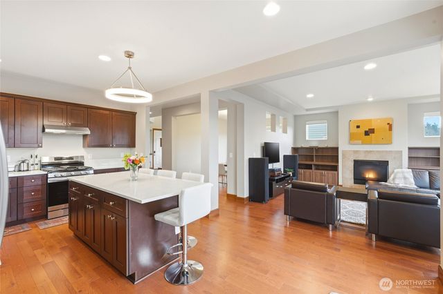 7703 NE 201st Place, Kenmore, WA 98028