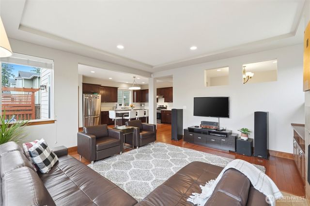 7703 NE 201st Place, Kenmore, WA 98028