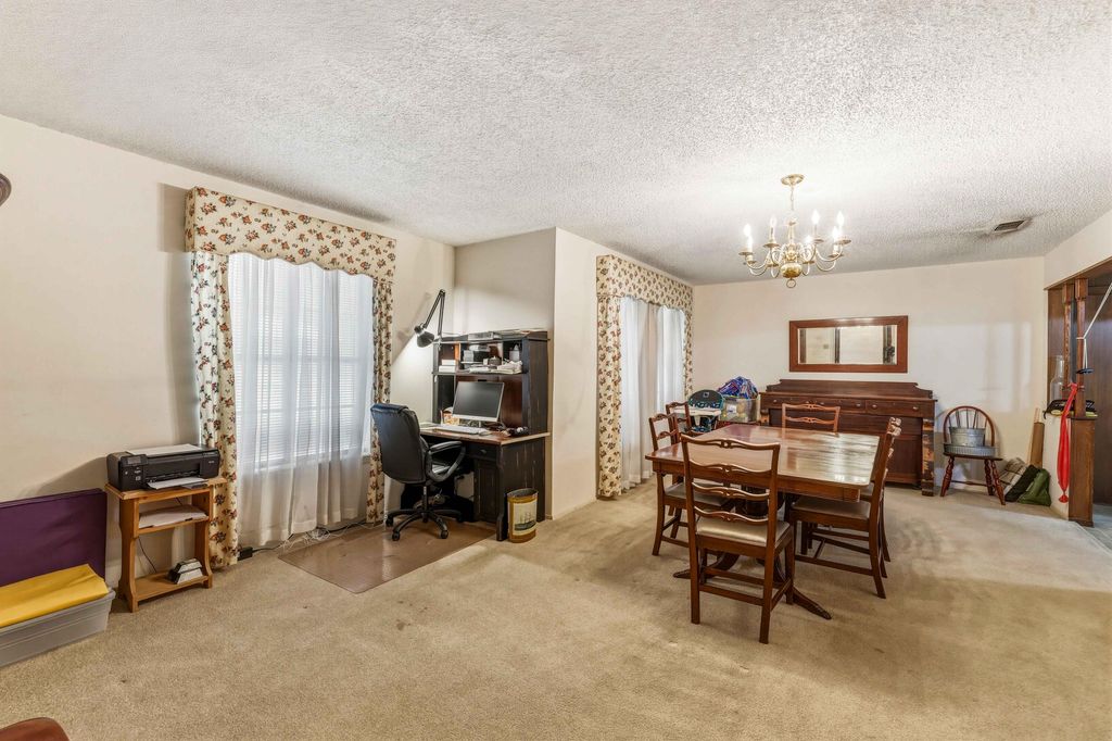 Image 10 of property listing at 2814 Canyon Creek Drive, San Angelo, TX 76904