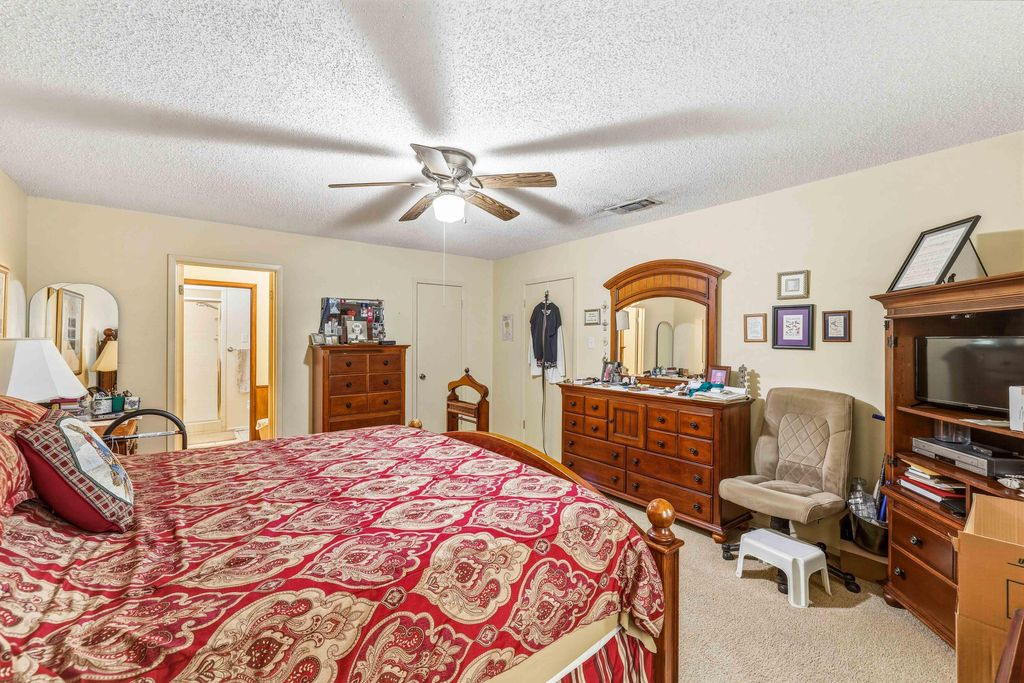 Image 11 of property listing at 2814 Canyon Creek Drive, San Angelo, TX 76904