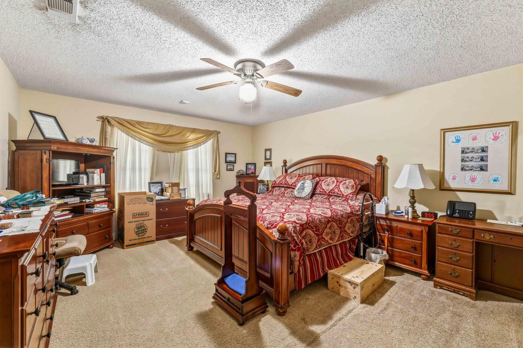 Image 14 of property listing at 2814 Canyon Creek Drive, San Angelo, TX 76904