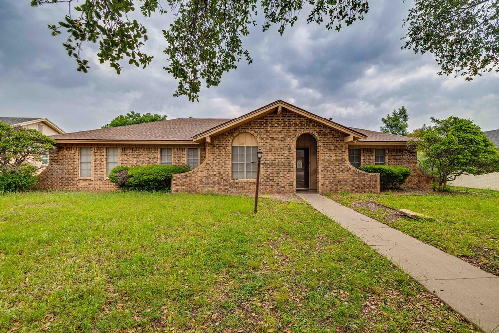 Image 2 of property listing at 2814 Canyon Creek Drive, San Angelo, TX 76904
