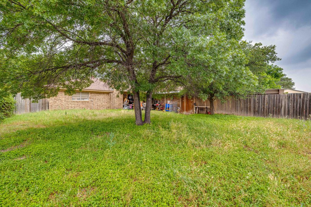 Image 5 of property listing at 2814 Canyon Creek Drive, San Angelo, TX 76904