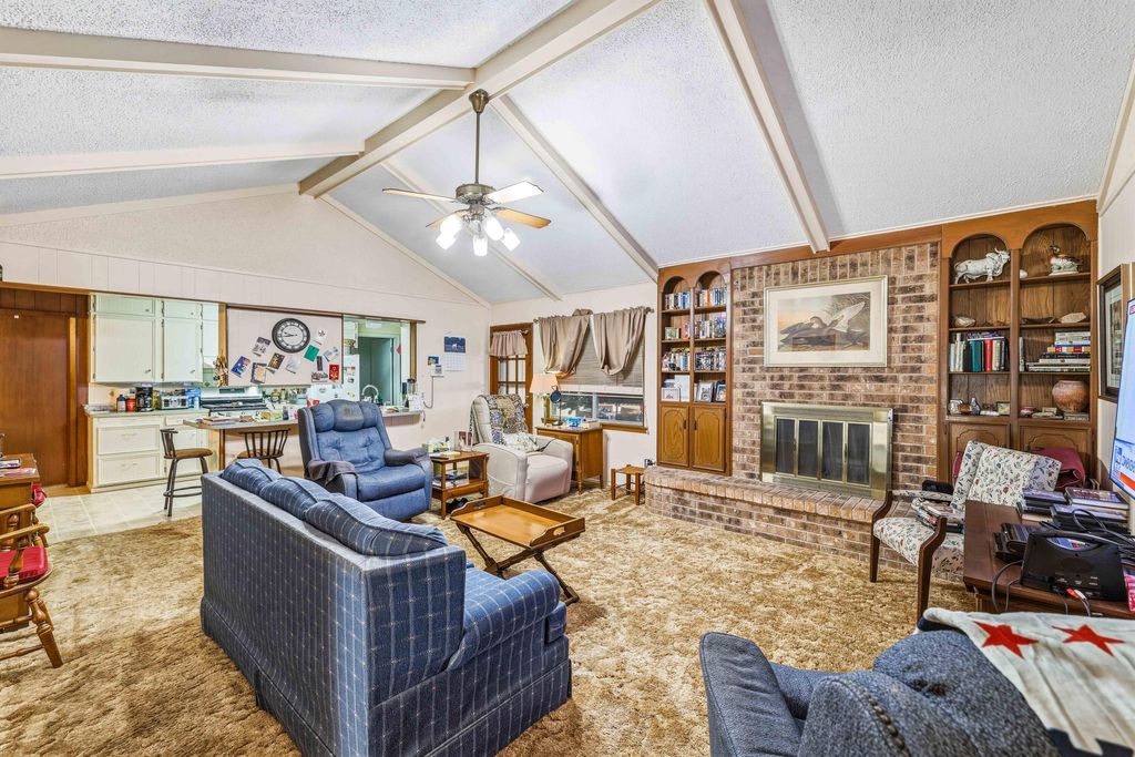 Image 6 of property listing at 2814 Canyon Creek Drive, San Angelo, TX 76904