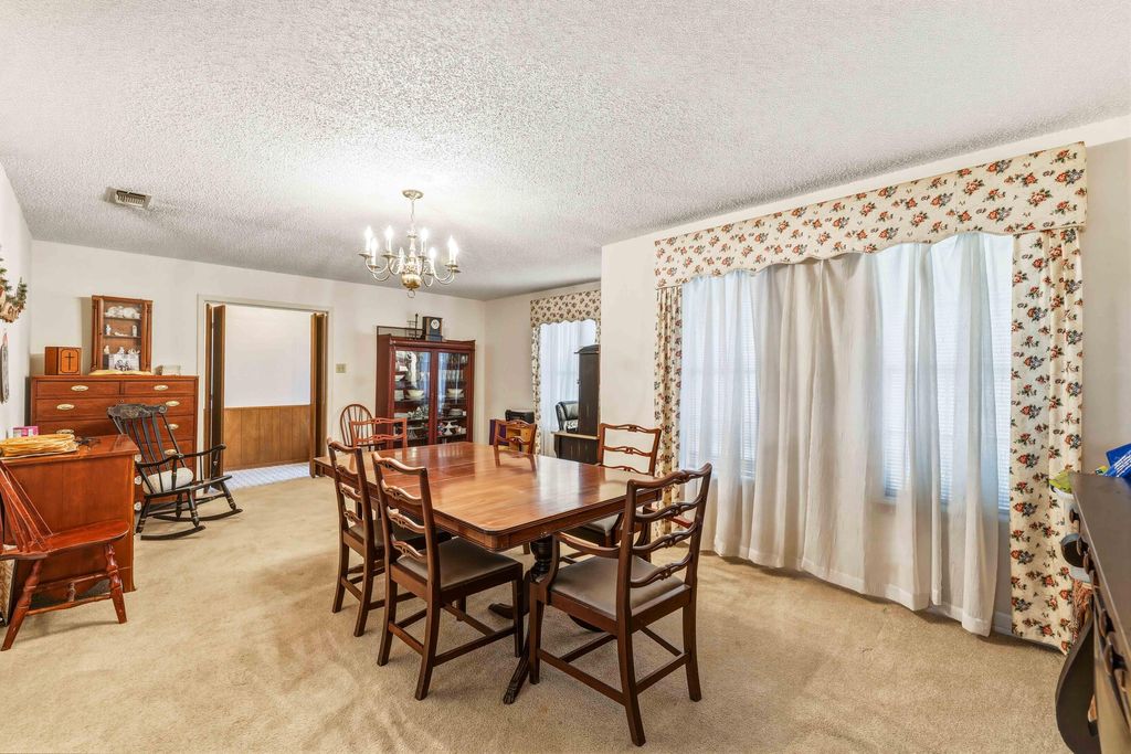 Image 7 of property listing at 2814 Canyon Creek Drive, San Angelo, TX 76904