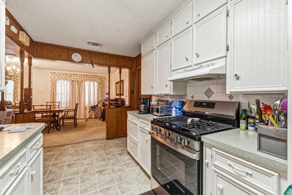 Image 8 of property listing at 2814 Canyon Creek Drive, San Angelo, TX 76904