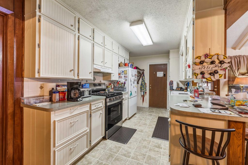 Image 9 of property listing at 2814 Canyon Creek Drive, San Angelo, TX 76904