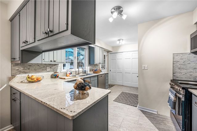 238 Meadowbrook Dr, New Wilmington Boro, PA 16142