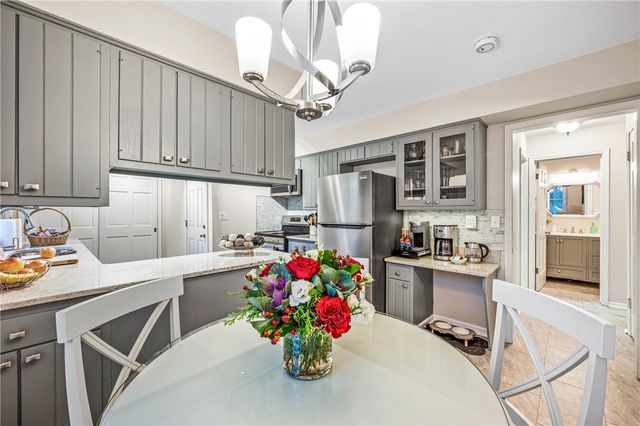 238 Meadowbrook Dr, New Wilmington Boro, PA 16142