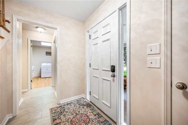 238 Meadowbrook Dr, New Wilmington Boro, PA 16142