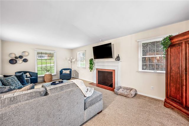 238 Meadowbrook Dr, New Wilmington Boro, PA 16142