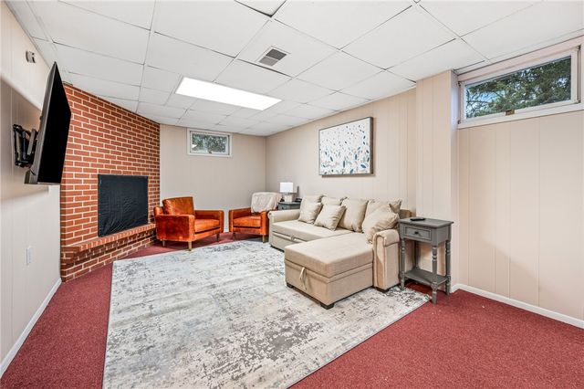 238 Meadowbrook Dr, New Wilmington Boro, PA 16142