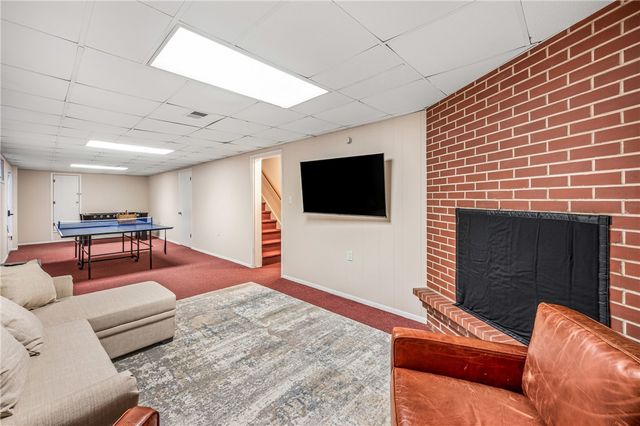 238 Meadowbrook Dr, New Wilmington Boro, PA 16142