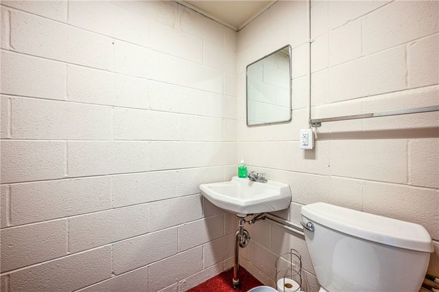 238 Meadowbrook Dr, New Wilmington Boro, PA 16142