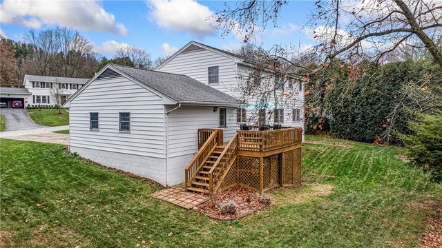 238 Meadowbrook Dr, New Wilmington Boro, PA 16142