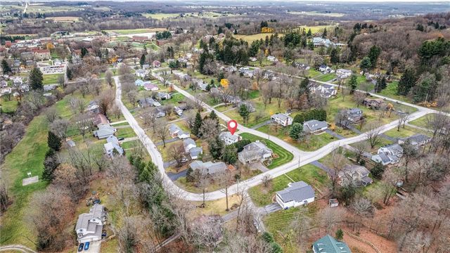 238 Meadowbrook Dr, New Wilmington Boro, PA 16142