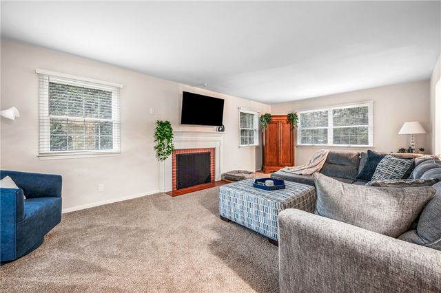 238 Meadowbrook Dr, New Wilmington Boro, PA 16142