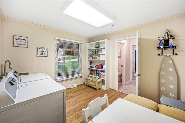 238 Meadowbrook Dr, New Wilmington Boro, PA 16142