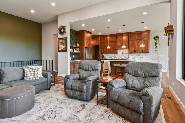 358 Thornbrooke Drive, Rogersville, MO 65742