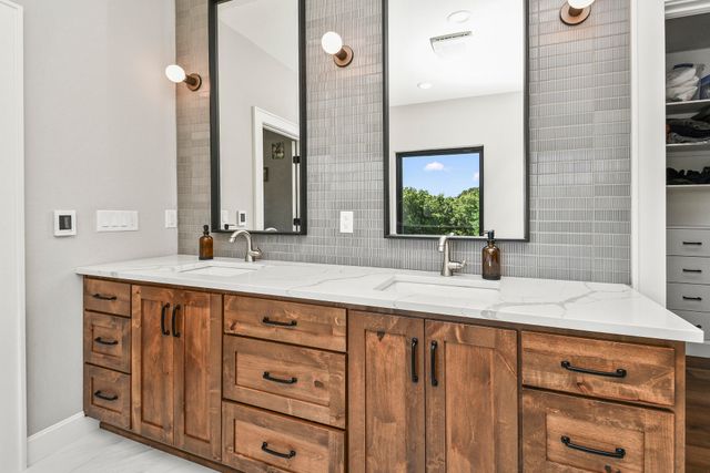 358 Thornbrooke Drive, Rogersville, MO 65742