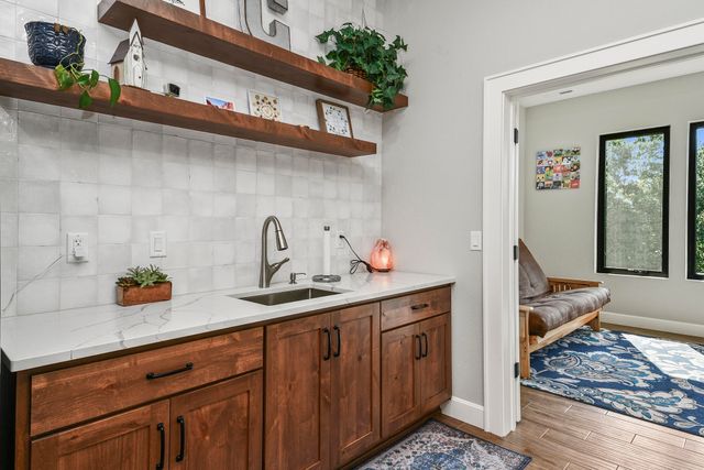 358 Thornbrooke Drive, Rogersville, MO 65742