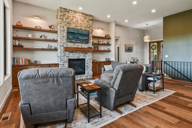 358 Thornbrooke Drive, Rogersville, MO 65742