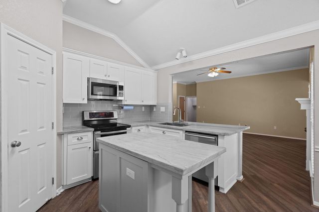 11819 Santa Fe Trail, Santa Fe, TX 77510