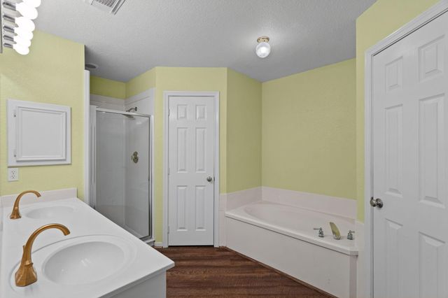 11819 Santa Fe Trail, Santa Fe, TX 77510