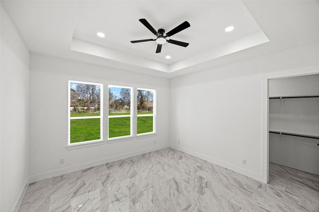 1515 Waco St, Dayton, TX 77535
