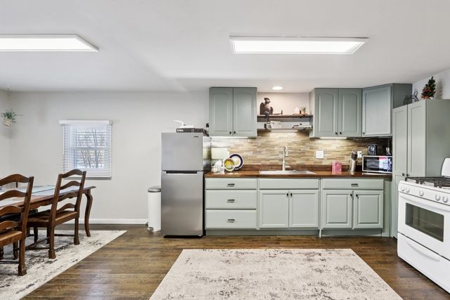 11471 W Leland Avenue, Beach Park, IL 60099