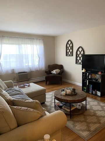 300 Main 9, Woburn, MA 01801