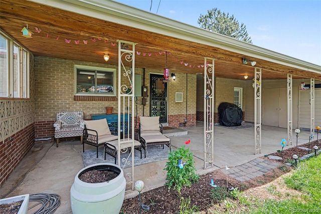 2567 S Uno Way, Denver, CO 80219