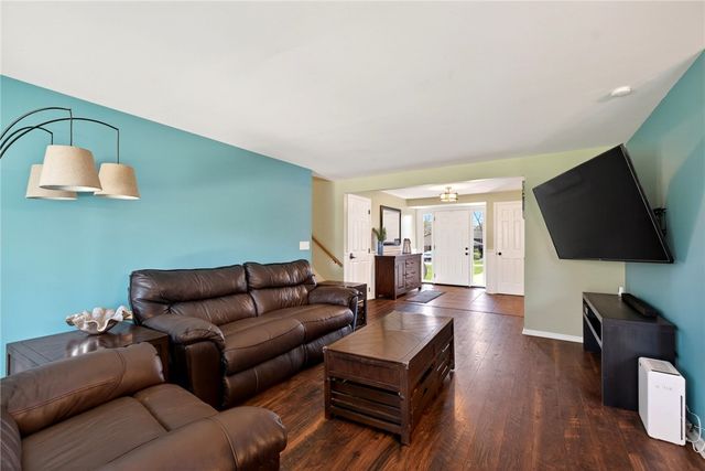 689 Chipplegate Drive, Centerville, OH 45459