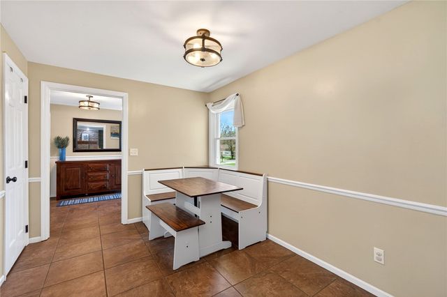 689 Chipplegate Drive, Centerville, OH 45459