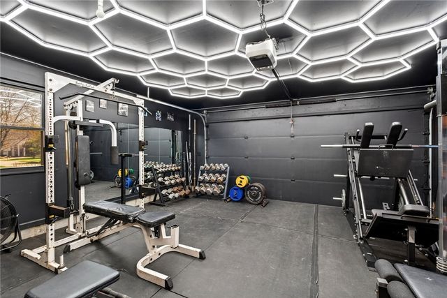 689 Chipplegate Drive, Centerville, OH 45459