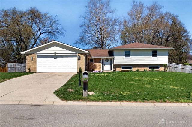 689 Chipplegate Drive, Centerville, OH 45459