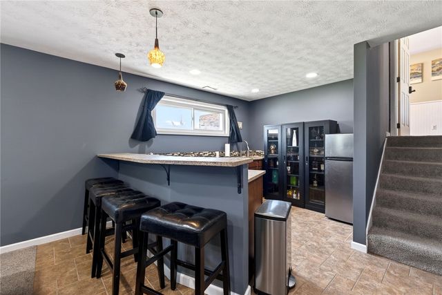 689 Chipplegate Drive, Centerville, OH 45459