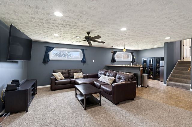 689 Chipplegate Drive, Centerville, OH 45459