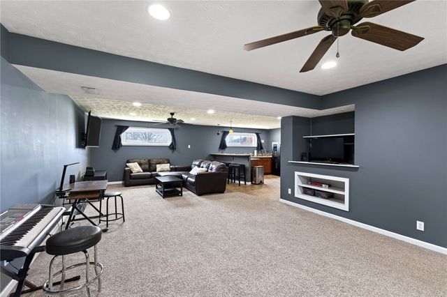 689 Chipplegate Drive, Centerville, OH 45459