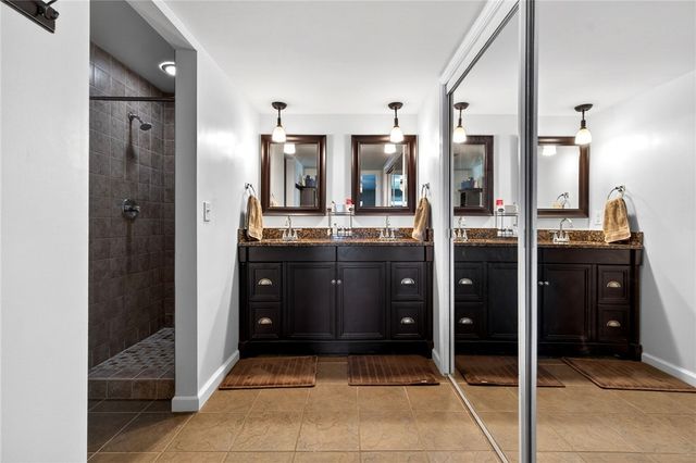 689 Chipplegate Drive, Centerville, OH 45459