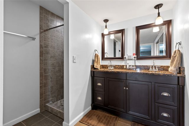 689 Chipplegate Drive, Centerville, OH 45459