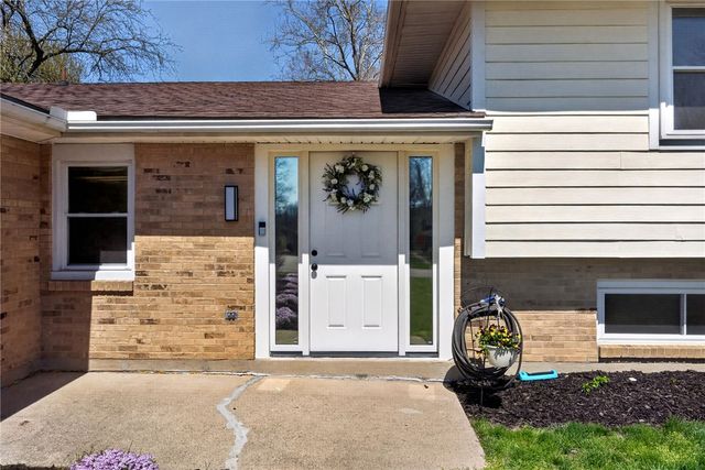 689 Chipplegate Drive, Centerville, OH 45459